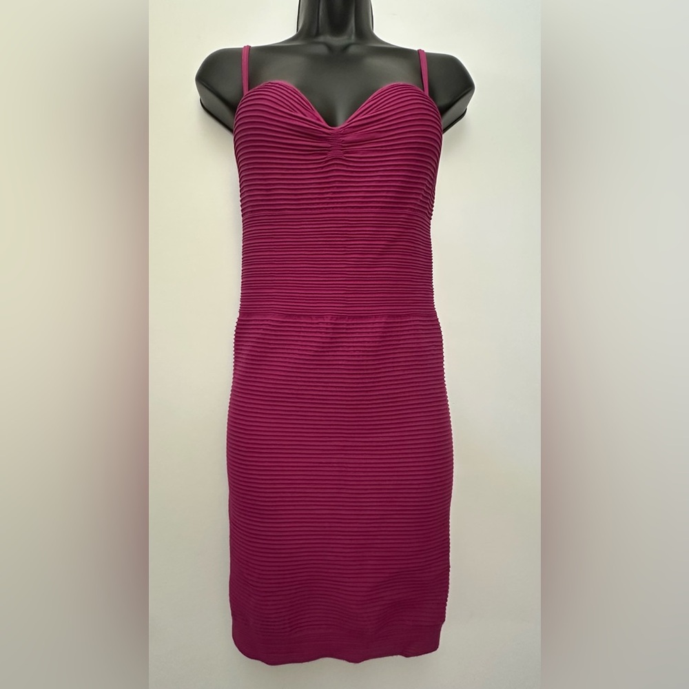 BEBE | M/L Fitted Bodycon Ribbed Dress - Adjustable Straps & Built in Bra Cups - Picture 6 of 14